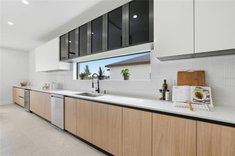 Villa ou maison à vendre à Cape Coral, Floride: 3 chambres, 219.71 m2 № 2396083 - photo 10
