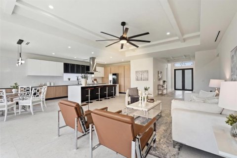 Villa ou maison à vendre à Cape Coral, Floride: 3 chambres, 219.71 m2 № 2396083 - photo 5