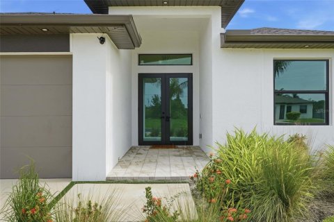 Villa ou maison à vendre à Cape Coral, Floride: 3 chambres, 219.71 m2 № 2396083 - photo 3