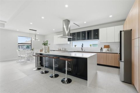 Villa ou maison à vendre à Cape Coral, Floride: 3 chambres, 219.71 m2 № 2396083 - photo 9