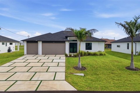 Villa ou maison à Cape Coral, Floride 3 chambres, 219.71 m2 № 2396083