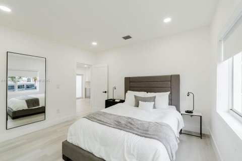 Casa en venta en Miami, Florida, 4 dormitorios, 123.56 m2 № 1498382 - foto 10