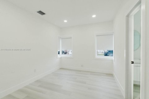 Casa en venta en Miami, Florida, 4 dormitorios, 123.56 m2 № 1498382 - foto 17