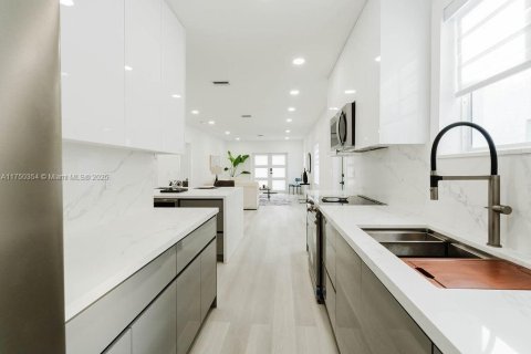 Casa en venta en Miami, Florida, 4 dormitorios, 123.56 m2 № 1498382 - foto 5