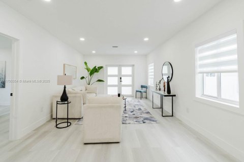 Casa en venta en Miami, Florida, 4 dormitorios, 123.56 m2 № 1498382 - foto 30