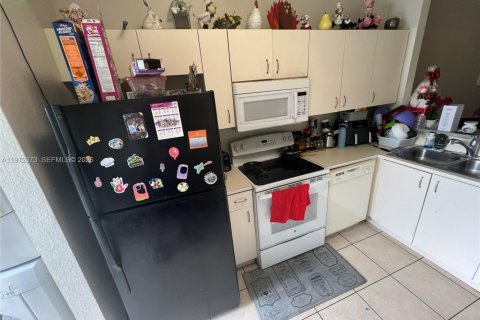 Купить таунхаус в Хомстед, Флорида 3 спальни, 103.59м2, № 2032993 - фото 8