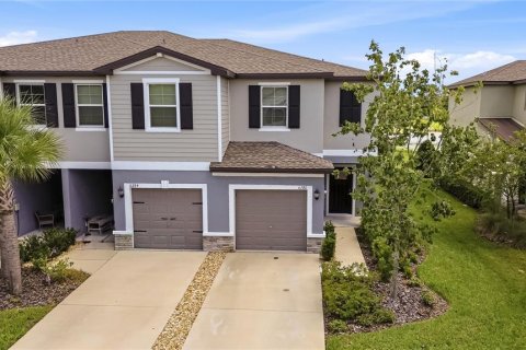 Townhouse in Land O' Lakes, Florida 2 bedrooms, 143.16 sq.m. № 2353301
