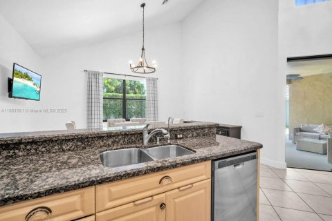 House in Cooper City, Florida 3 bedrooms, 164.16 sq.m. № 1872194 - photo 13