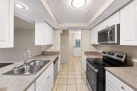 House in Palm Harbor, Florida 3 bedrooms, 162.49 sq.m. № 2231396 - photo 14