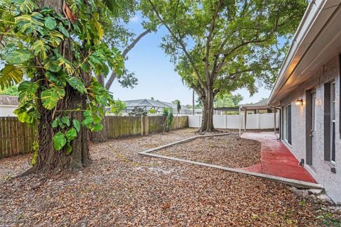 House in Palm Harbor, Florida 3 bedrooms, 162.49 sq.m. № 2231396 - photo 27