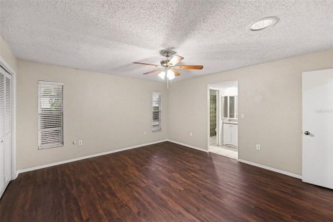 House in Palm Harbor, Florida 3 bedrooms, 162.49 sq.m. № 2231396 - photo 18