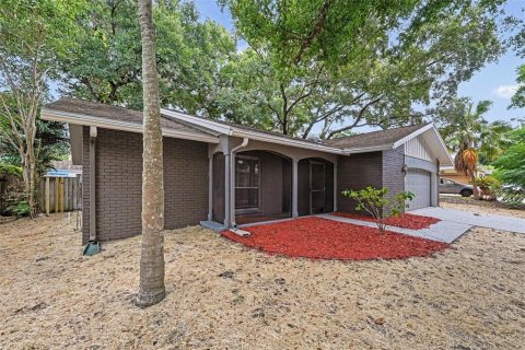 House in Palm Harbor, Florida 3 bedrooms, 162.49 sq.m. № 2231396 - photo 3