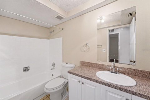 House in Palm Harbor, Florida 3 bedrooms, 162.49 sq.m. № 2231396 - photo 25