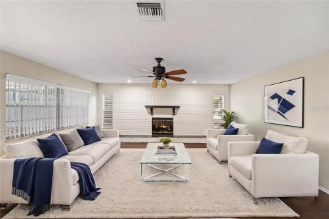 House in Palm Harbor, Florida 3 bedrooms, 162.49 sq.m. № 2231396 - photo 5