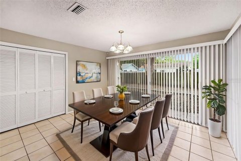 House in Palm Harbor, Florida 3 bedrooms, 162.49 sq.m. № 2231396 - photo 9