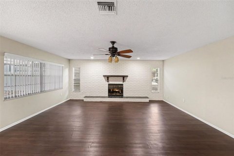 House in Palm Harbor, Florida 3 bedrooms, 162.49 sq.m. № 2231396 - photo 6