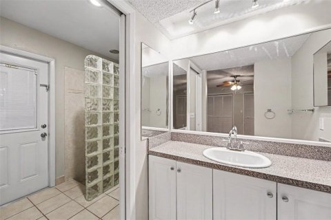 House in Palm Harbor, Florida 3 bedrooms, 162.49 sq.m. № 2231396 - photo 19