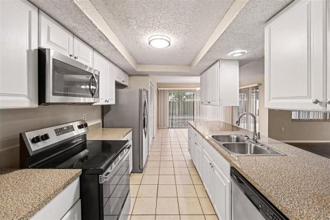 House in Palm Harbor, Florida 3 bedrooms, 162.49 sq.m. № 2231396 - photo 13