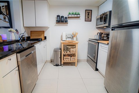 Condominio en venta en Miami Beach, Florida, 2 dormitorios, 75.25 m2 № 1991761 - foto 5