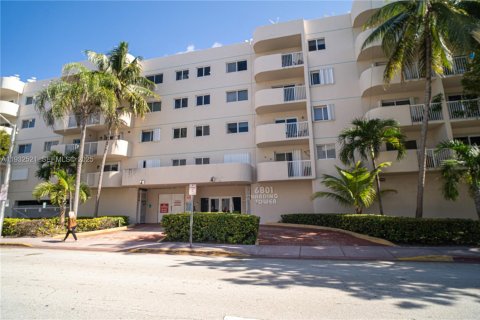 Condominio en venta en Miami Beach, Florida, 2 dormitorios, 75.25 m2 № 1991761 - foto 18