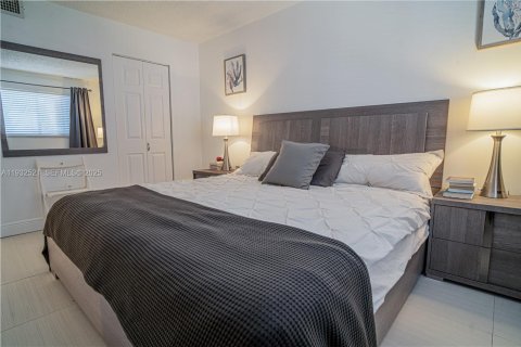 Condominio en venta en Miami Beach, Florida, 2 dormitorios, 75.25 m2 № 1991761 - foto 8