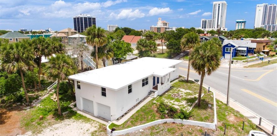 Immobilier commercial à Daytona Beach, Floride 6 chambres, 165.55 m2 № 2096907