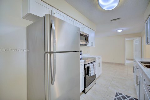 House in Lake Placid, Florida 2 bedrooms № 2030529 - photo 12