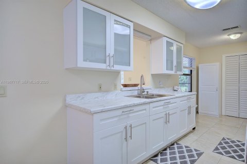 House in Lake Placid, Florida 2 bedrooms № 2030529 - photo 9