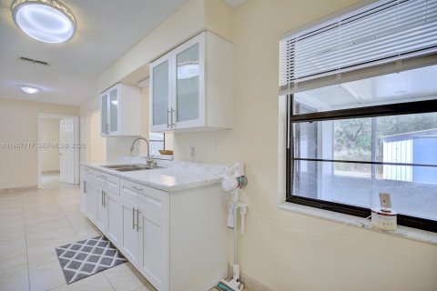 House in Lake Placid, Florida 2 bedrooms № 2030529 - photo 11