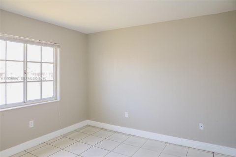 House in Miami, Florida 3 bedrooms, 157.66 sq.m. № 1996477 - photo 11