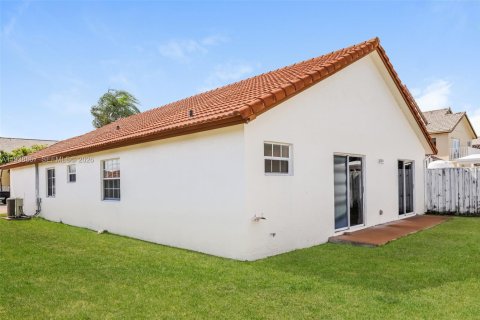 House in Miami, Florida 3 bedrooms, 157.66 sq.m. № 1996477 - photo 15