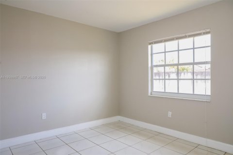 House in Miami, Florida 3 bedrooms, 157.66 sq.m. № 1996477 - photo 12