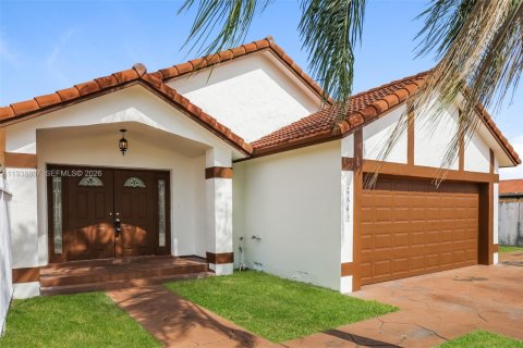 House in Miami, Florida 3 bedrooms, 157.66 sq.m. № 1996477 - photo 2