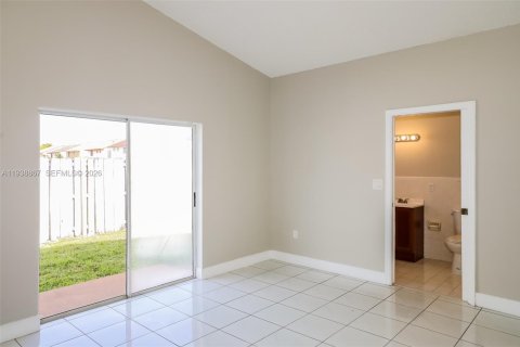 House in Miami, Florida 3 bedrooms, 157.66 sq.m. № 1996477 - photo 10