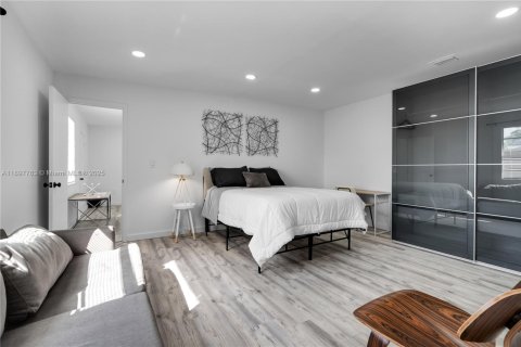 House in Miami Beach, Florida 4 bedrooms, 208.94 sq.m. № 1949215 - photo 20