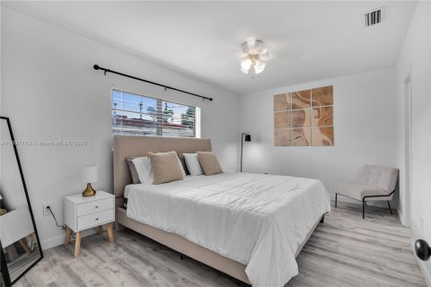 House in Miami Beach, Florida 4 bedrooms, 208.94 sq.m. № 1949215 - photo 29