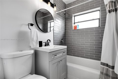 House in Miami Beach, Florida 4 bedrooms, 208.94 sq.m. № 1949215 - photo 28