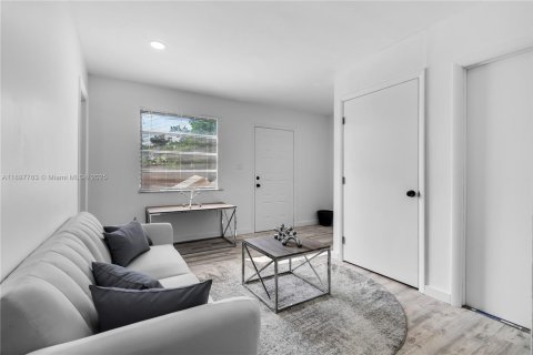 House in Miami Beach, Florida 4 bedrooms, 208.94 sq.m. № 1949215 - photo 15