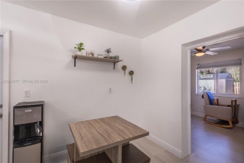 House in Hollywood, Florida 2 bedrooms, 82.13 sq.m. № 2281897 - photo 7