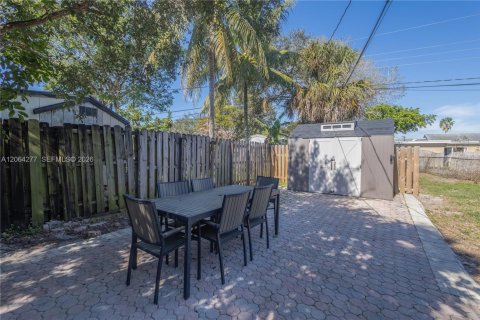 House in Hollywood, Florida 2 bedrooms, 82.13 sq.m. № 2281897 - photo 20