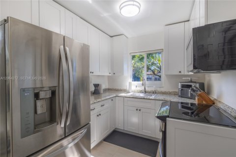 House in Hollywood, Florida 2 bedrooms, 82.13 sq.m. № 2281897 - photo 5