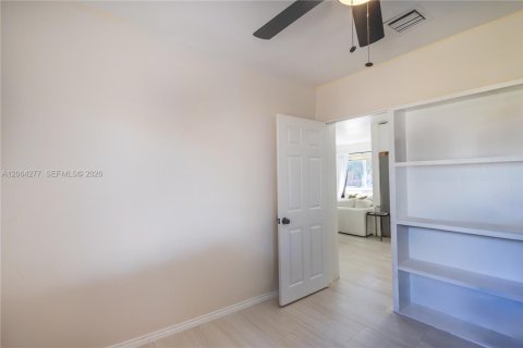 House in Hollywood, Florida 2 bedrooms, 82.13 sq.m. № 2281897 - photo 9