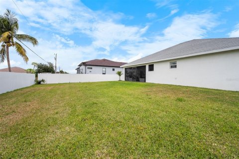 House in Cape Coral, Florida 4 bedrooms, 158.21 sq.m. № 1679110 - photo 28