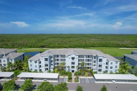 Apartment in Punta Gorda, Florida 2 bedrooms, 107.21 sq.m. № 2104800 - photo 2