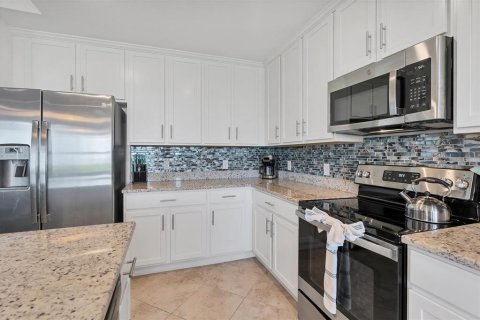 Apartment in Punta Gorda, Florida 2 bedrooms, 107.21 sq.m. № 2104800 - photo 11