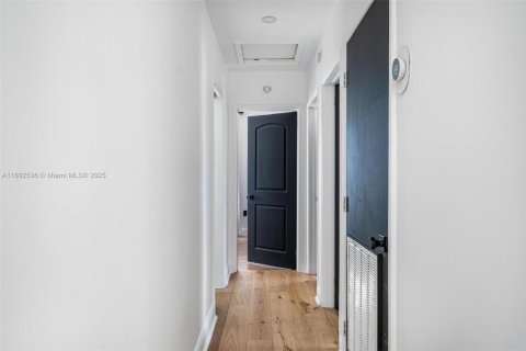 Купить виллу или дом в Норт-Майами, Флорида 4 спальни, 135.73м2, № 2034299 - фото 21