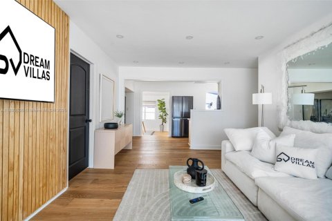 Купить виллу или дом в Норт-Майами, Флорида 4 спальни, 135.73м2, № 2034299 - фото 12