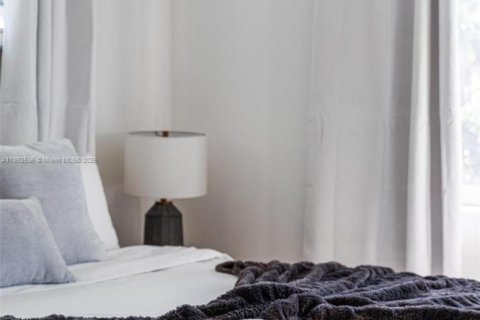 Купить виллу или дом в Норт-Майами, Флорида 4 спальни, 135.73м2, № 2034299 - фото 24