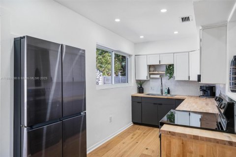 Купить виллу или дом в Норт-Майами, Флорида 4 спальни, 135.73м2, № 2034299 - фото 19