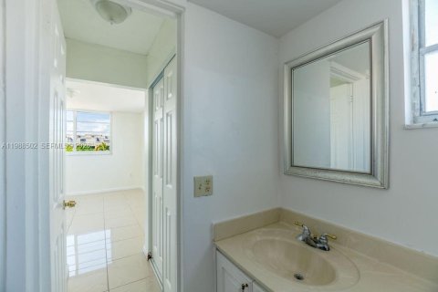 Condominio en venta en Miami Beach, Florida, 2 dormitorios, 74.14 m2 № 2056026 - foto 29